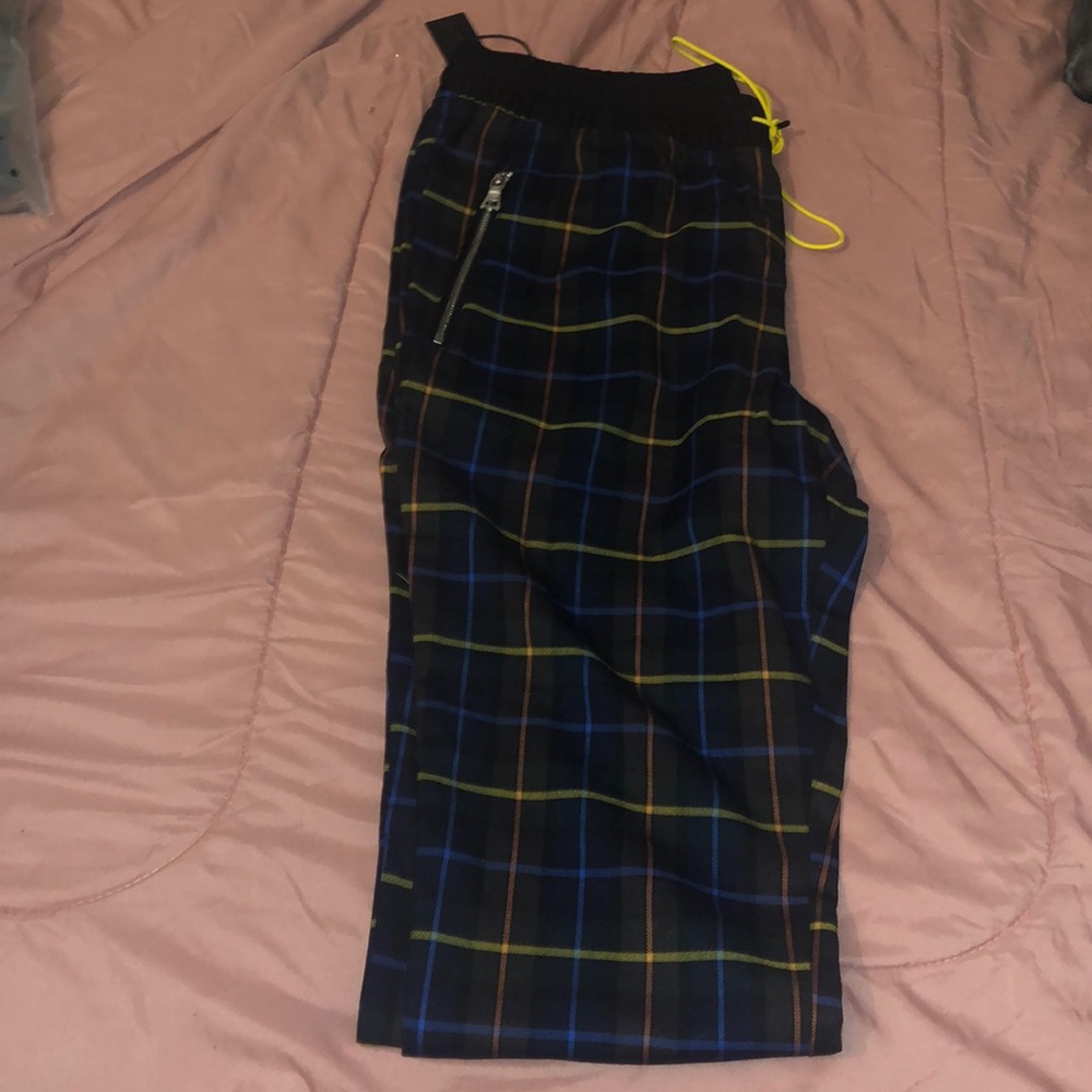 Issa Classic men plaid joggers . Brand new . Smoke free navy/combo size X-Large